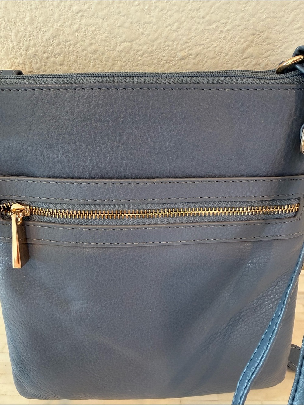 Giani Bernini Navy Leather Crossbody Bag with Gold Hardware - Picture 2 of 10